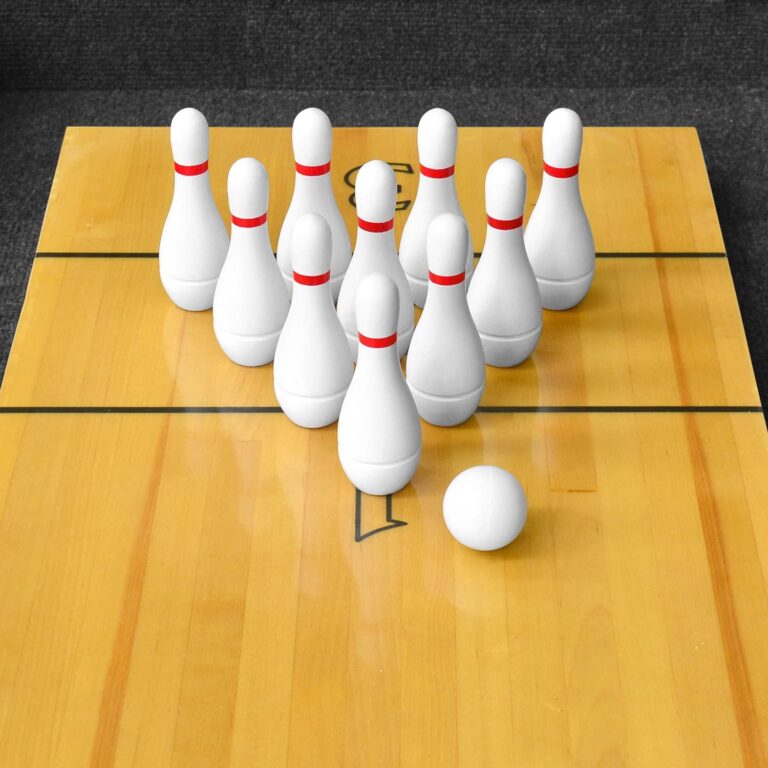 shuffleboard-bowling-pin-setportable-shuffleboard-table-bowling-pin-set-include-hardwood-bowling-pins-durable-triangulap-1